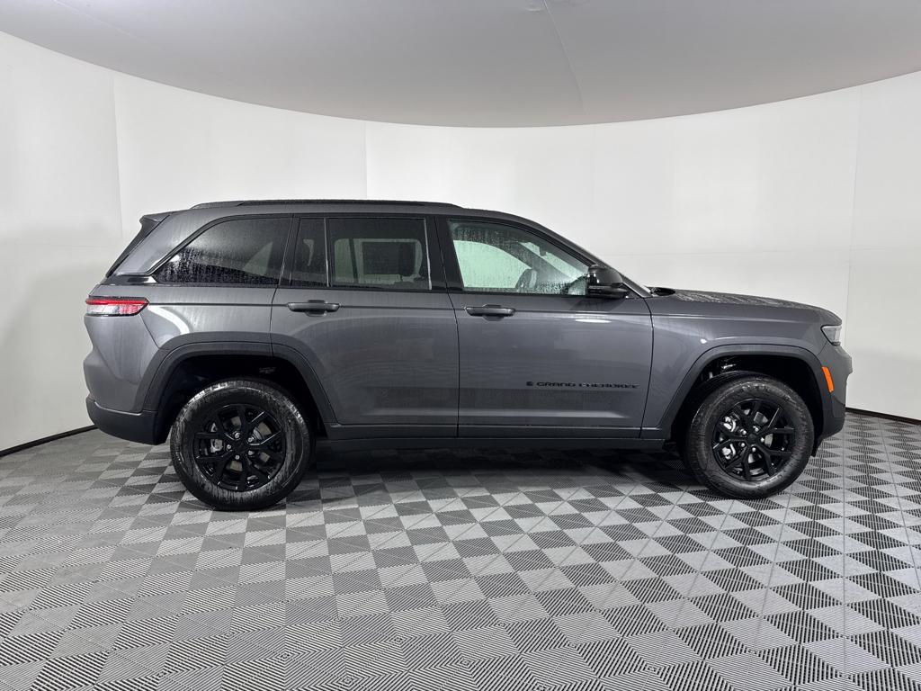 new 2025 Jeep Grand Cherokee car, priced at $41,730