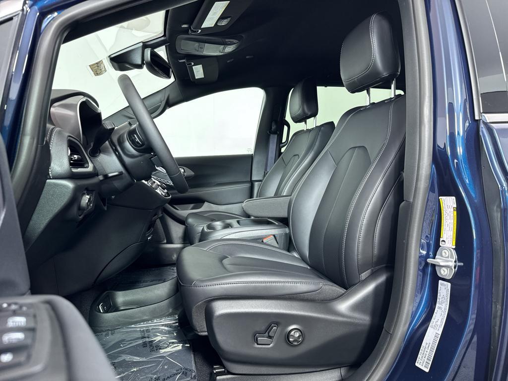 new 2025 Chrysler Pacifica car, priced at $45,889