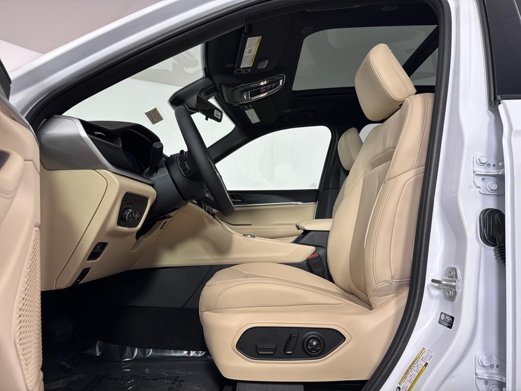 new 2025 Jeep Grand Cherokee car, priced at $44,415