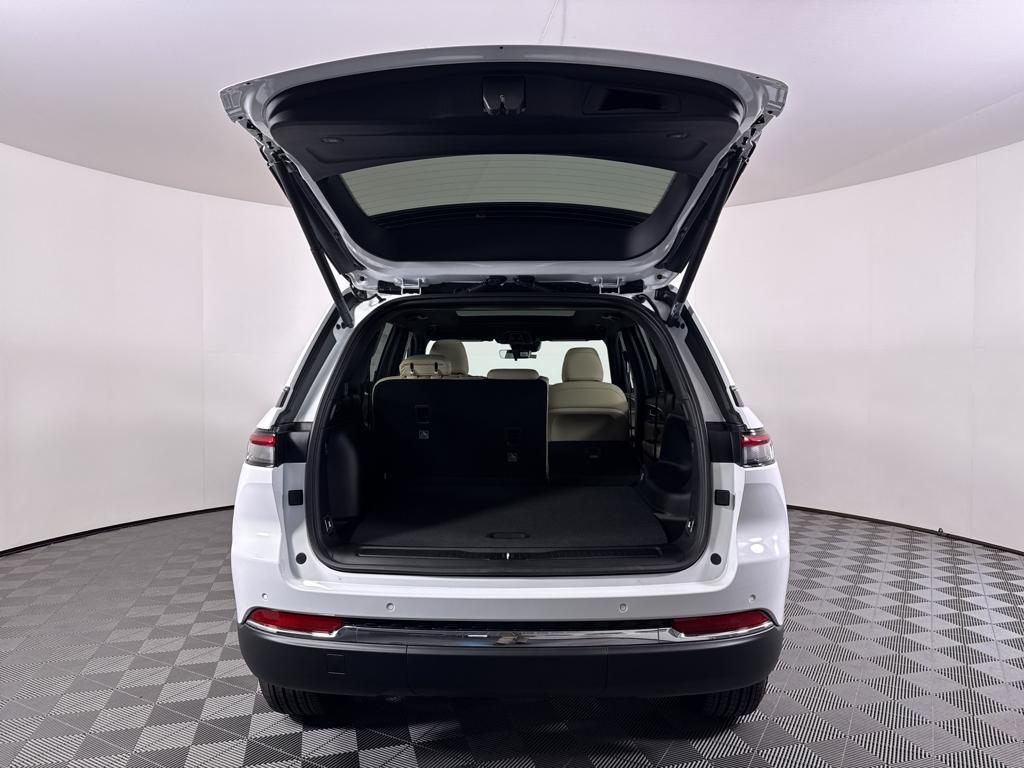 new 2025 Jeep Grand Cherokee car, priced at $44,415