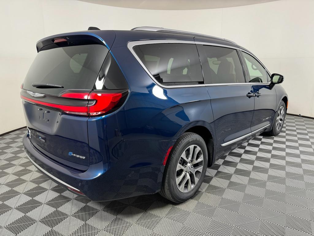 new 2025 Chrysler Pacifica Hybrid car, priced at $54,475