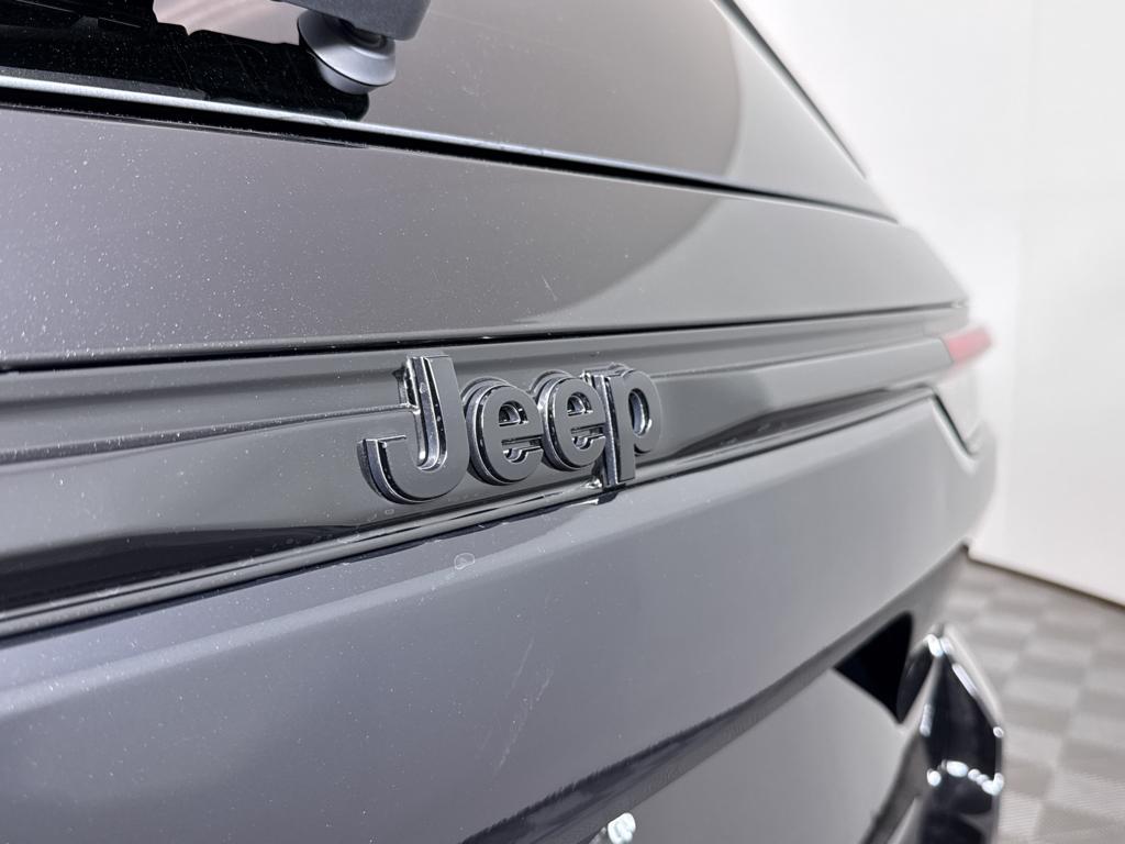 new 2025 Jeep Grand Cherokee car, priced at $43,913