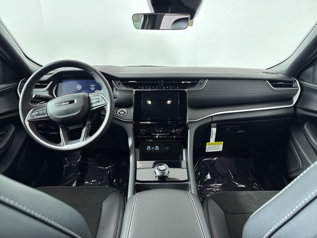 new 2025 Jeep Grand Cherokee car, priced at $43,913