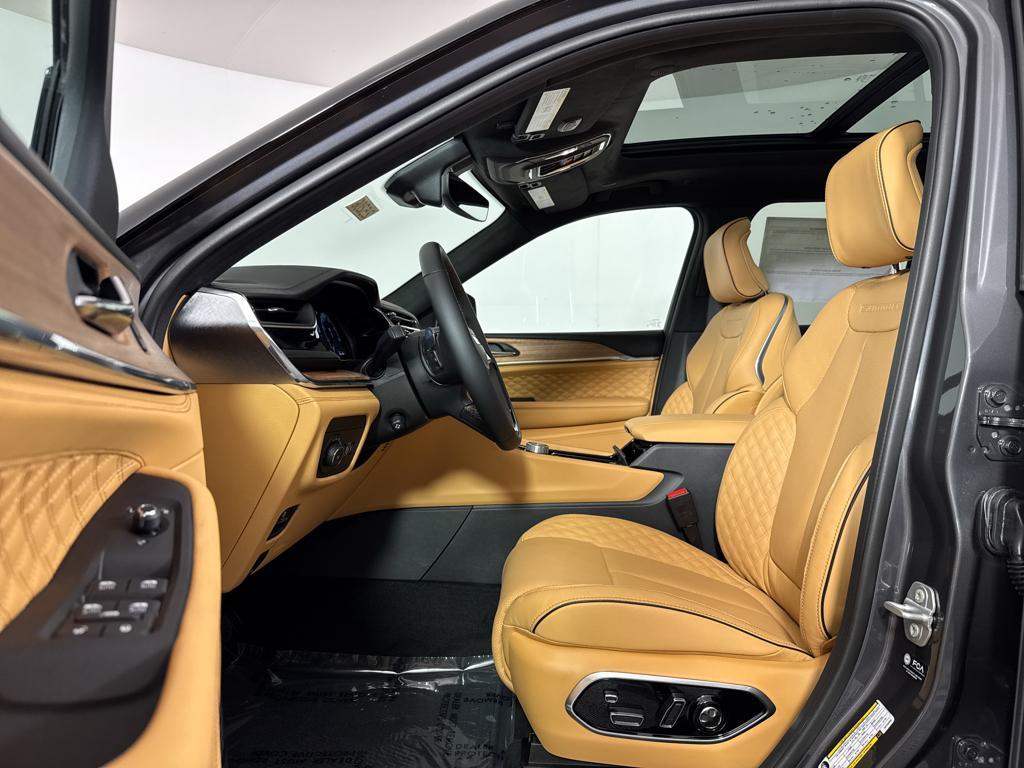 new 2025 Jeep Grand Cherokee car, priced at $62,655