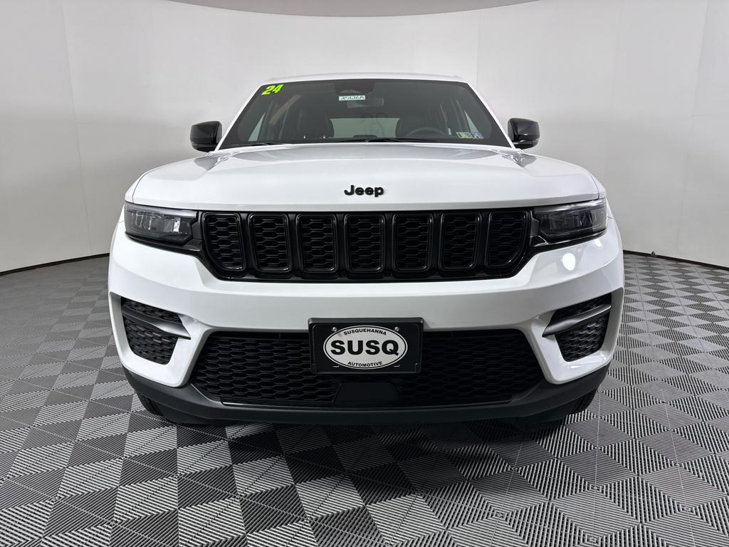 used 2024 Jeep Grand Cherokee car, priced at $37,914