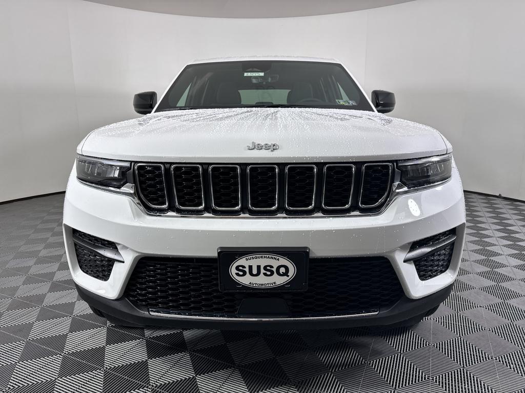 new 2025 Jeep Grand Cherokee car, priced at $40,811