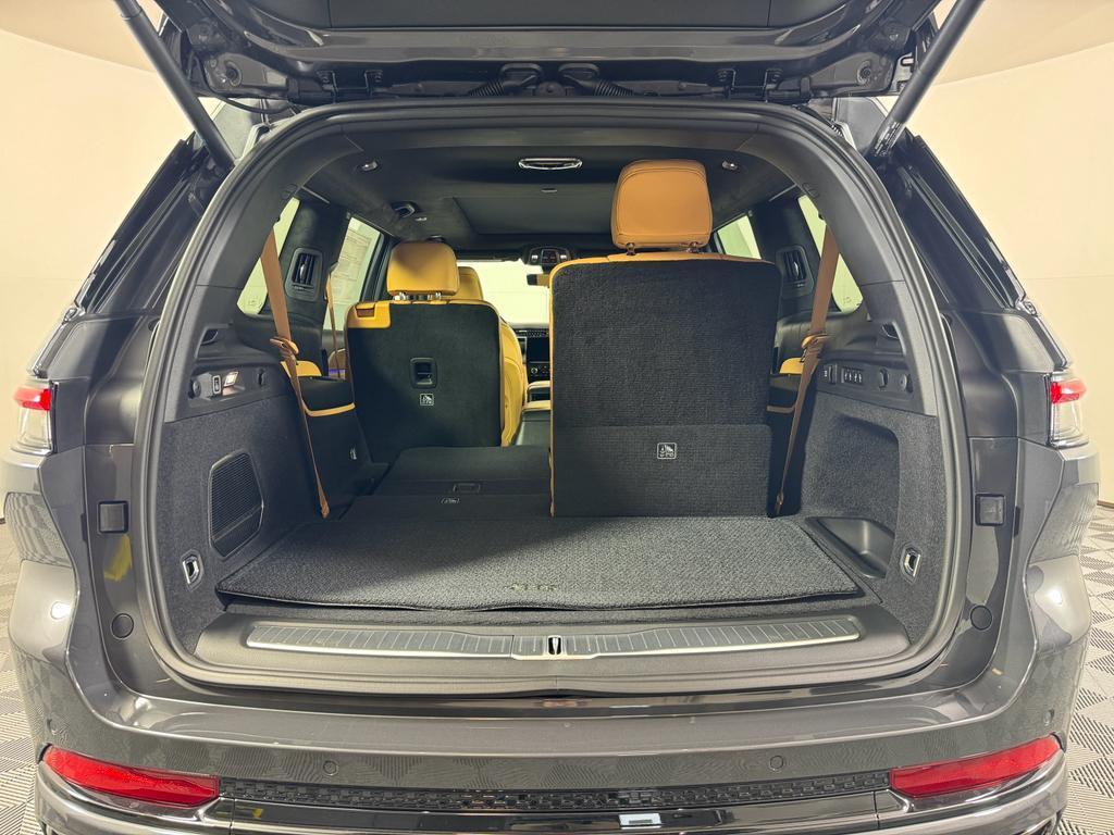 new 2025 Jeep Grand Cherokee L car, priced at $71,315