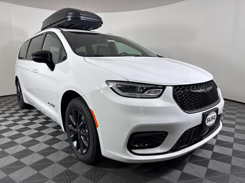 new 2025 Chrysler Pacifica car, priced at $41,370