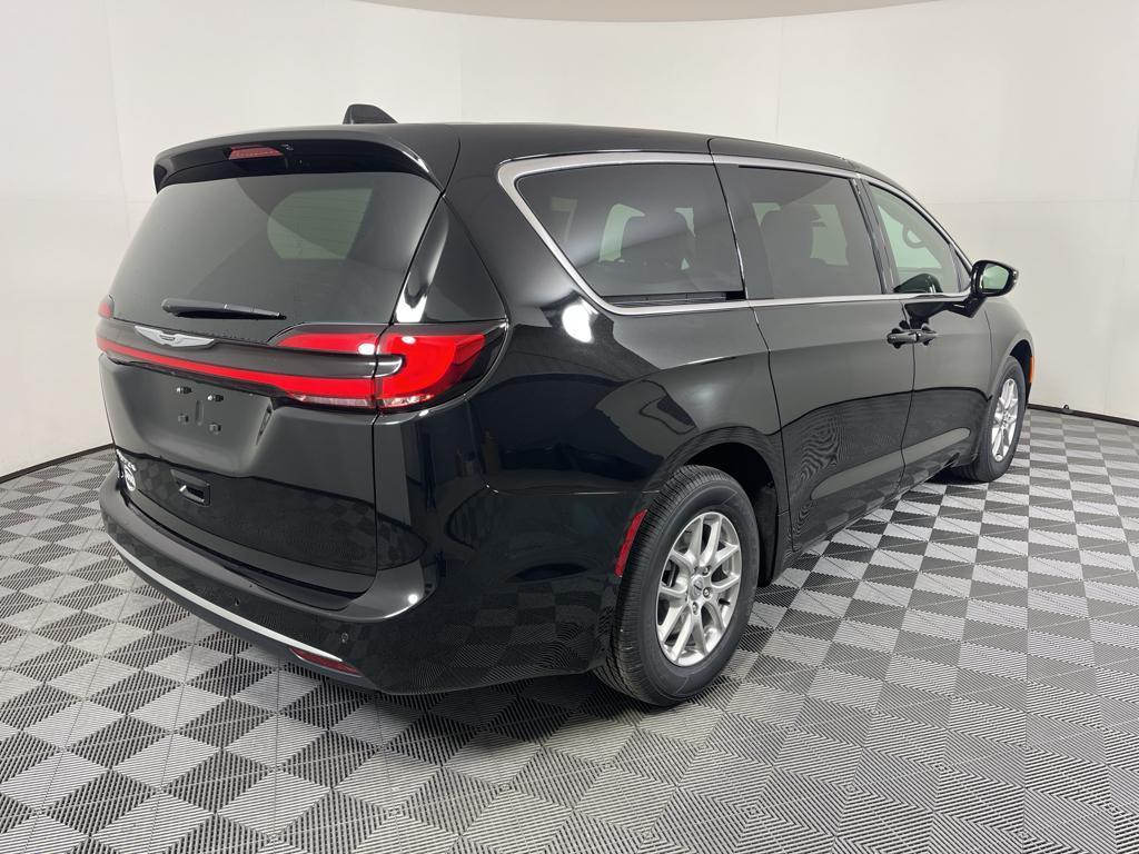 new 2025 Chrysler Pacifica car, priced at $39,145