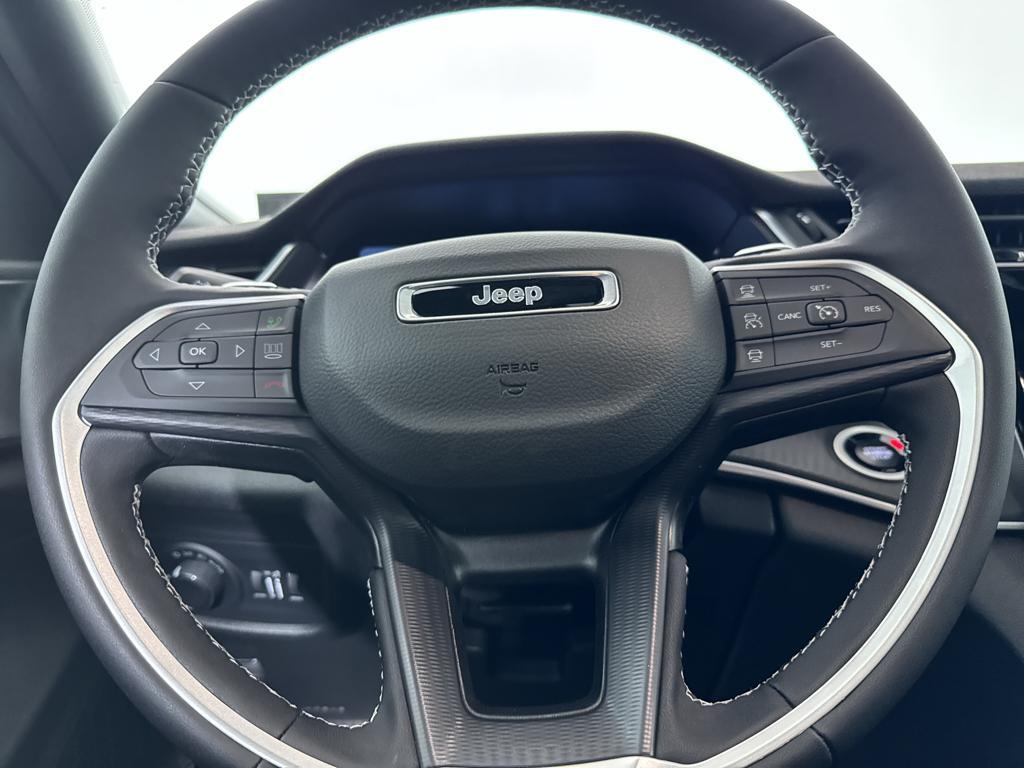 new 2025 Jeep Grand Cherokee car, priced at $41,730