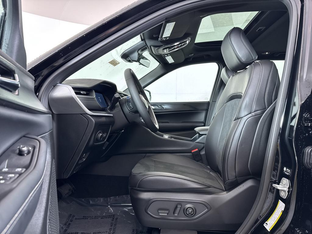 new 2025 Jeep Grand Cherokee car, priced at $41,730