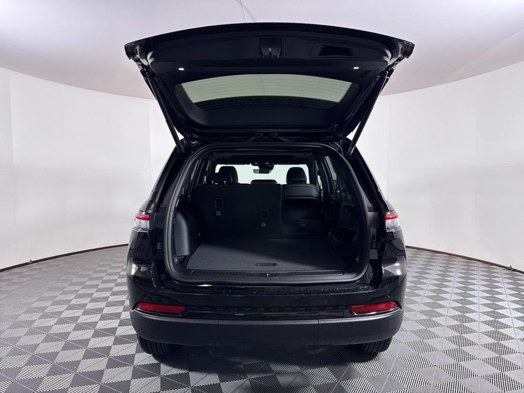 new 2025 Jeep Grand Cherokee car, priced at $41,730