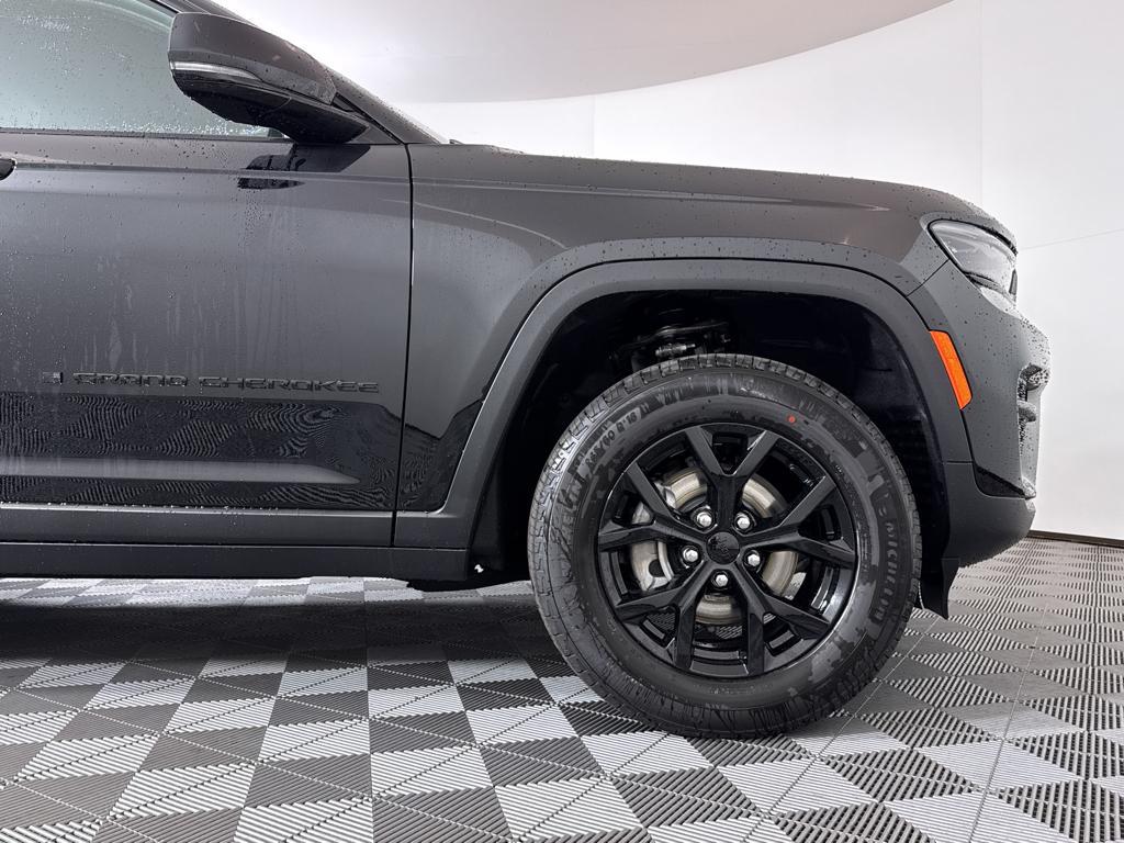 new 2025 Jeep Grand Cherokee car, priced at $41,730