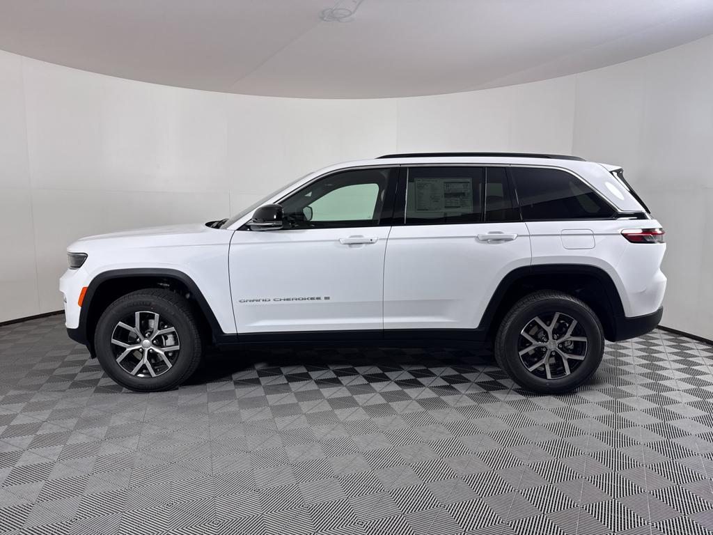 new 2025 Jeep Grand Cherokee car, priced at $44,415
