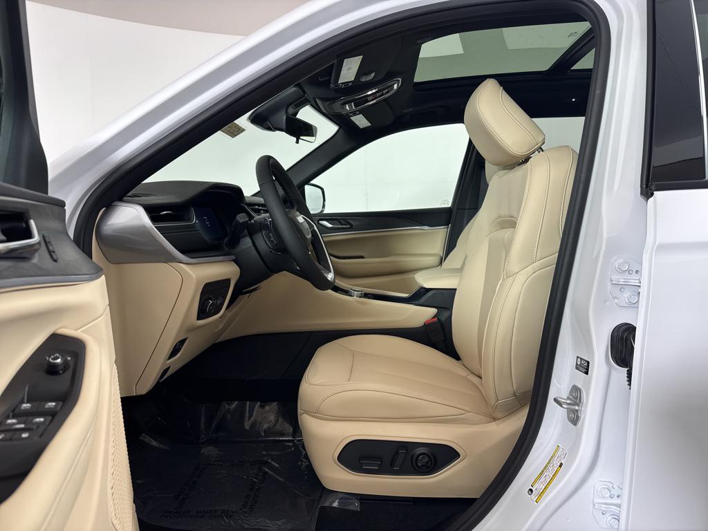 new 2025 Jeep Grand Cherokee car, priced at $44,415