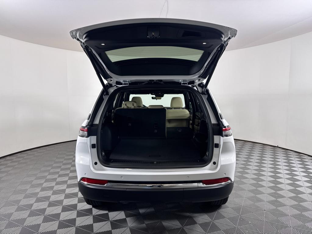 new 2025 Jeep Grand Cherokee car, priced at $44,415