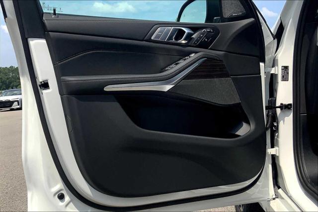 new 2026 BMW X7 car, priced at $92,285