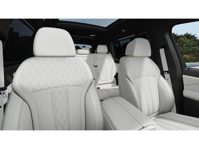 new 2026 BMW X7 car, priced at $106,120