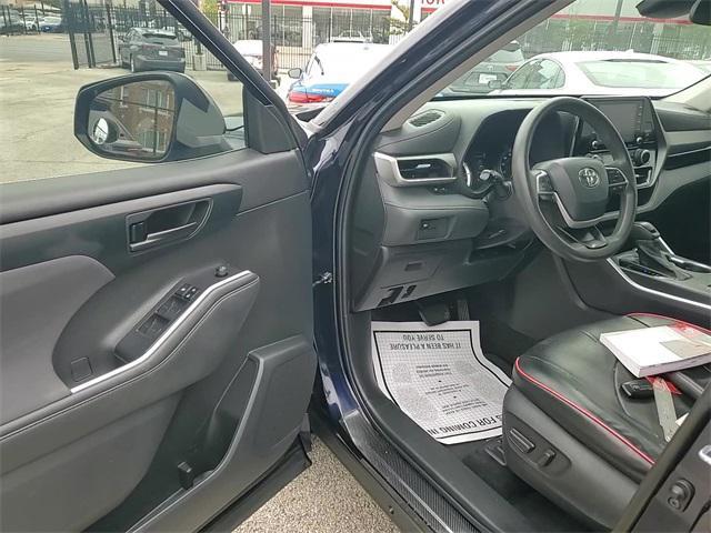 used 2022 Toyota Highlander car, priced at $25,227