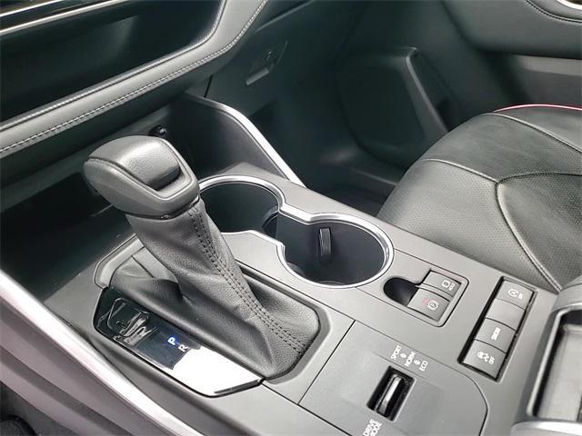 used 2022 Toyota Highlander car, priced at $25,227