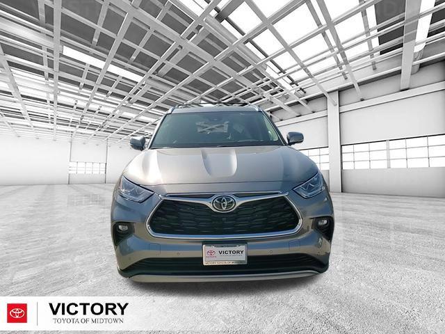 used 2025 Toyota Highlander Hybrid car, priced at $57,825