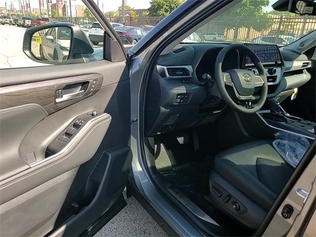 used 2025 Toyota Highlander Hybrid car, priced at $57,825