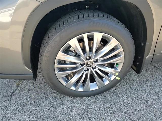 used 2025 Toyota Highlander Hybrid car, priced at $57,825