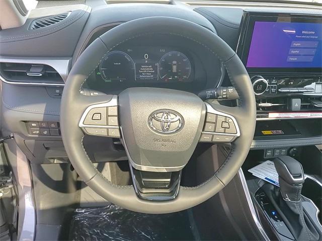 used 2025 Toyota Highlander Hybrid car, priced at $57,825