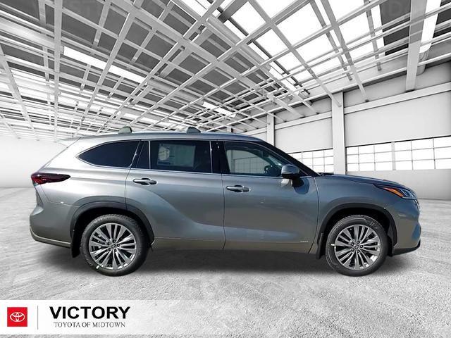 used 2025 Toyota Highlander Hybrid car, priced at $57,825