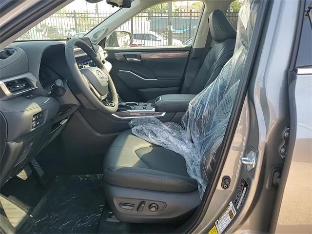 used 2025 Toyota Highlander Hybrid car, priced at $57,825