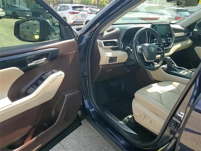 used 2022 Toyota Highlander car, priced at $33,161