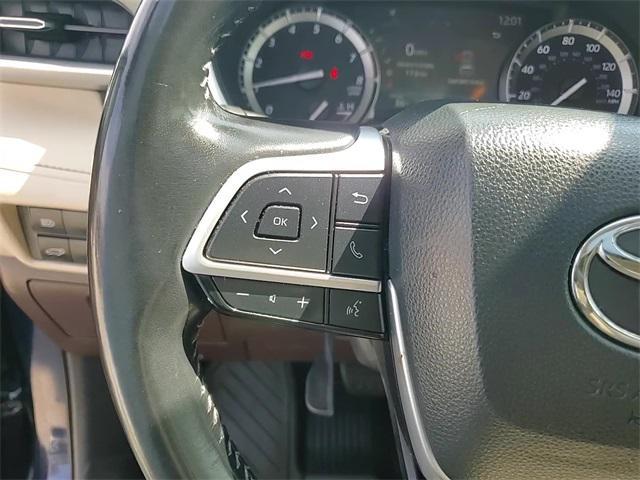 used 2022 Toyota Highlander car, priced at $33,161