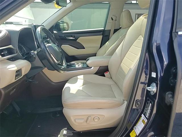 used 2022 Toyota Highlander car, priced at $33,161