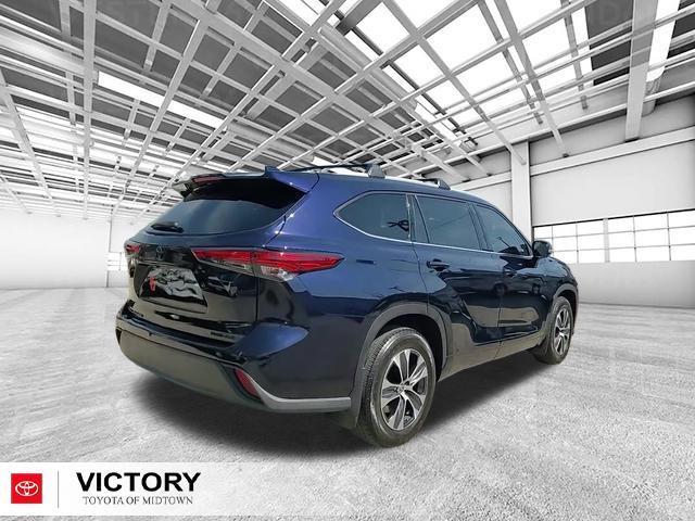 used 2022 Toyota Highlander car, priced at $33,161
