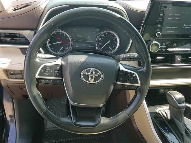used 2022 Toyota Highlander car, priced at $33,161