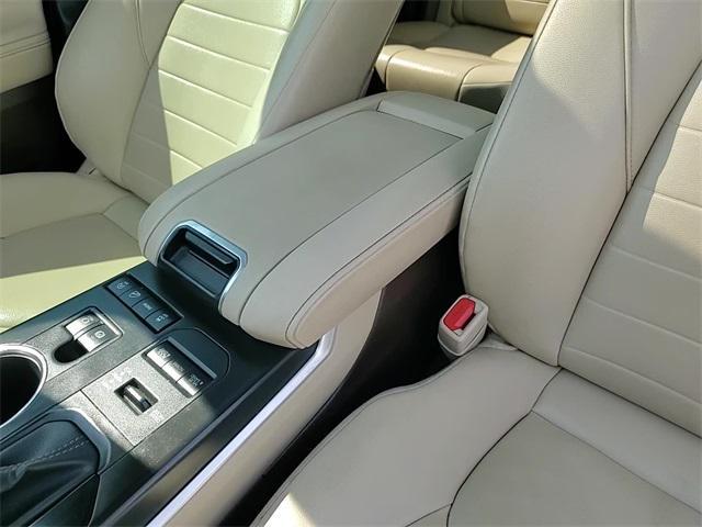 used 2022 Toyota Highlander car, priced at $33,161