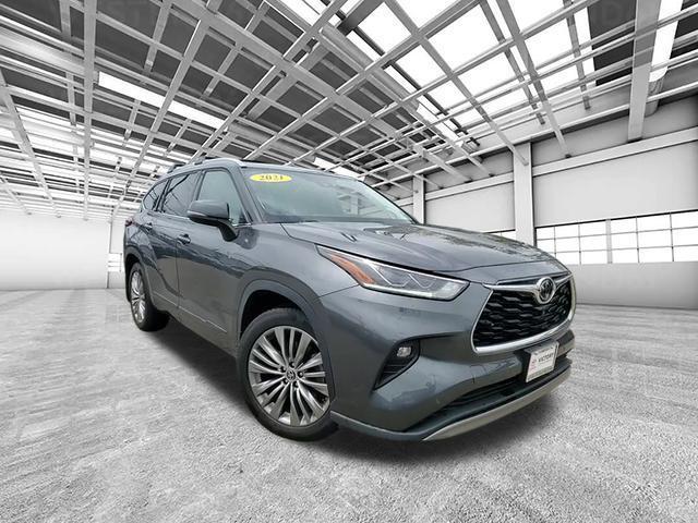 used 2021 Toyota Highlander car, priced at $39,989