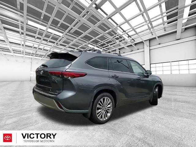used 2021 Toyota Highlander car, priced at $39,989