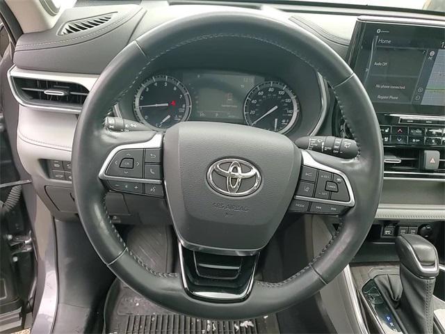 used 2021 Toyota Highlander car, priced at $39,989
