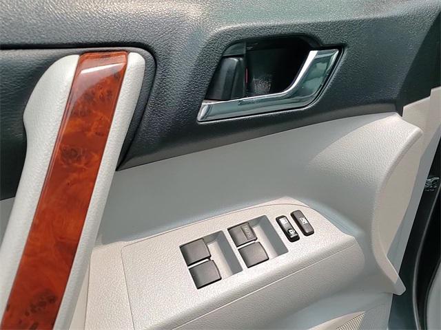 used 2013 Toyota Highlander car, priced at $19,529