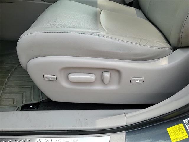 used 2013 Toyota Highlander car, priced at $19,529
