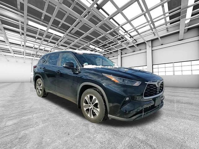 used 2023 Toyota Highlander car, priced at $36,244