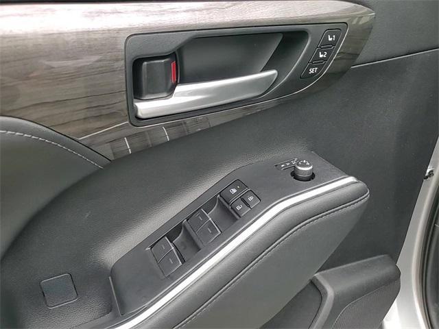 used 2024 Toyota Highlander car, priced at $42,891