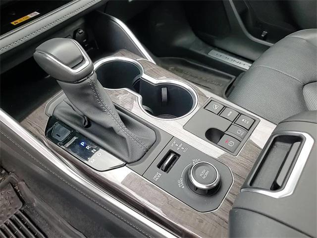 used 2024 Toyota Highlander car, priced at $42,891