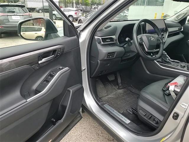 used 2024 Toyota Highlander car, priced at $42,891
