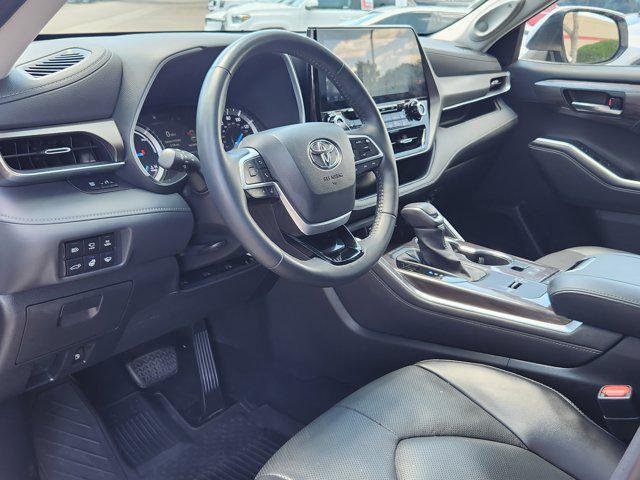 used 2022 Toyota Highlander Hybrid car, priced at $45,999