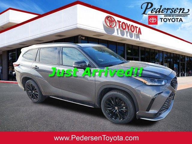 used 2024 Toyota Highlander car, priced at $45,490