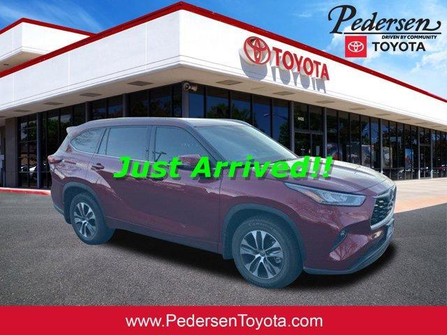 used 2020 Toyota Highlander car, priced at $35,690