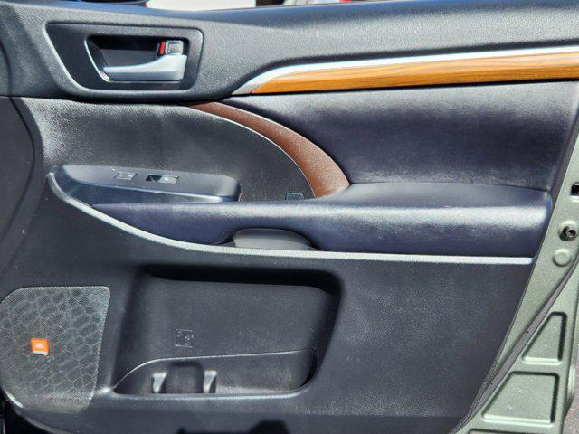 used 2019 Toyota Highlander car, priced at $32,300