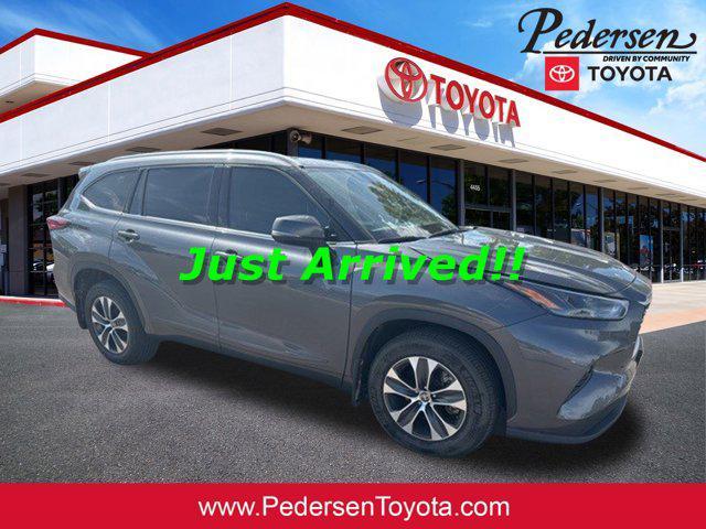 used 2022 Toyota Highlander car, priced at $36,900